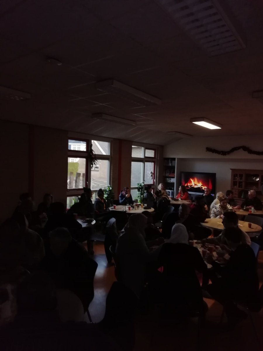 Vanmorgen een gezellig kerstontbijt met ouderen uit het dorp en deelnemers. Daarna nog een mooi kerstpakket mee naar huis. Super geregeld. Team wurkjouwer