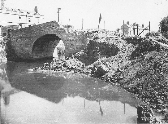 CRTWalesandSW's tweet image. Morning all. Our #WaterwaysWednesday Quiz question is: TTh this bridge suffered air raid damage in the #SecondWorldWar. Can you tell us where it is? We'll give you the answer tomorrow. Pic courtesy of #KACT Archive. #KennetAndAvon #History