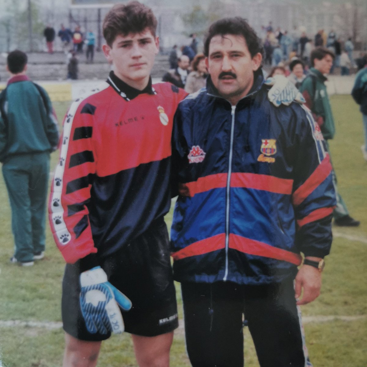 IkerCasillas's tweet photo. Día de fútbol! Día de CLÁSICO en @LaLiga! Un resultado? ⚽ https://t.co/8TqQNn3azQ