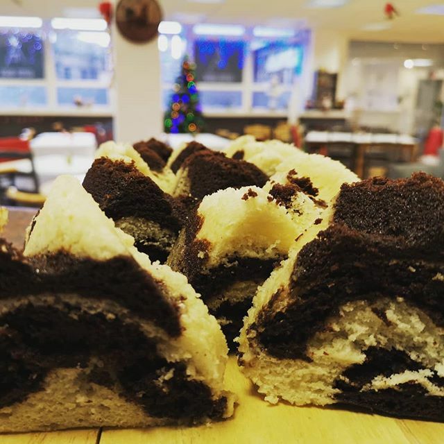 Today we have our AMAZING Vanilla and Chocolate marble cake.

Can you tell what we have done different?
.
.
.
.
It's #veganfood #nodairy #noeggs #nooil #cakehack #vegan #cake #marblecake #TPquality #TPspecials #lovemiddlesbrough #local #independent ift.tt/2rX64kV