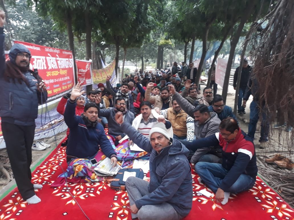 Lokeshpbt's tweet photo. *बुलंद हो होंसला तो मुठी में हर मुकाम है*
 *मुश्किले और मुसीबते तो ज़िंदगी में आम है*
लेखपाल संघ जिंदाबाद जिंदाबाद💪🏻#uplekhpalstrike
@News18UP

@CMOfficeUP

@myogiadityanath

@PMOIndia

@narendramodi

@AmitShah

@ABPNews

@ravishndtv

@aajtak

@RajatSharmaLive

@BoardofRevenue https://t.co/YWR6tVR7KR