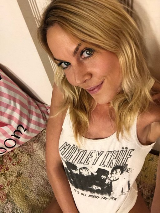 Guten Morgen meine Lieben :) wie geht es euch ? 🇬🇧 Good Morning everybody :) how are you ? #mileyweasel<a href="/tag/selfie"class="tags"><span>#selfie</span></a><a href="/tag/smile"class="tags"><span>#smile</span></a><a href="/tag/blondie"class="tags"><span>#blondie</span></a><a href="/tag/lovemyjob"class="tags"><span>#lovemyjob</span></a><a href="/tag/camgirl"class="tags"><span>#camgirl</span></a><a href="/tag/sexyselfie"class="tags"><span>#sexyselfie</span></a>