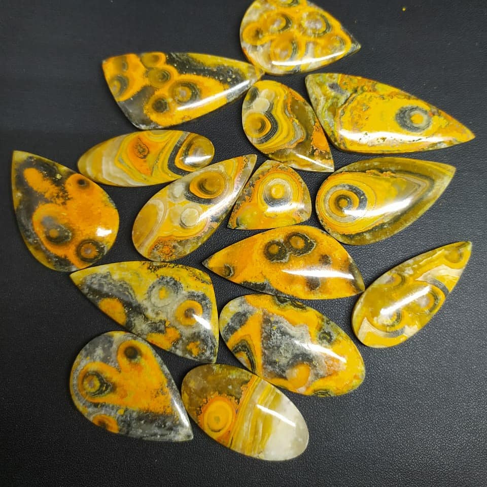 Bumblebee circle or eye 
Available for sale

#cabochon #cabochonsupplier #cabs #cabsforsale #cabochonforsale #bumblebee #bumblebeejasper #healingjeweller #jewelry #lapidary #pendant #crystals #raregems