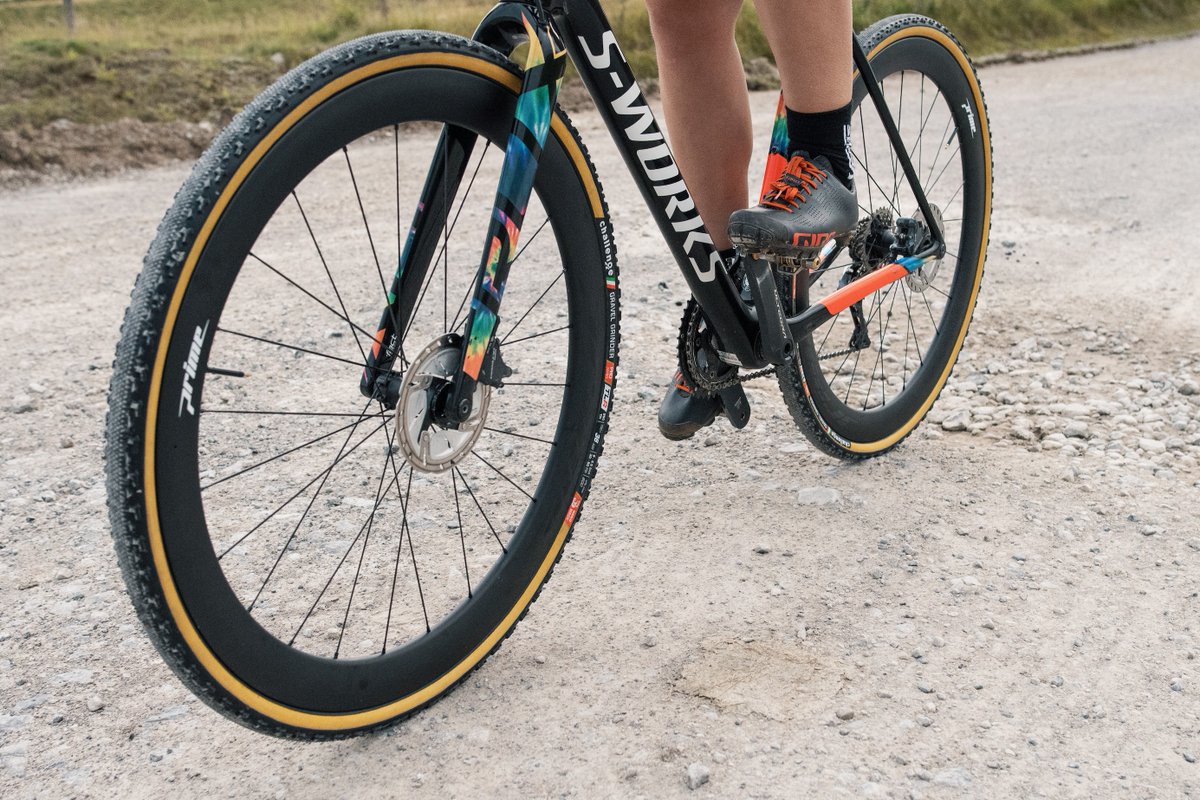 A thing of beauty.. Handmade TLR Gravel Grinder, not long to go. #ChallengeTires 📸@4seasoncollective