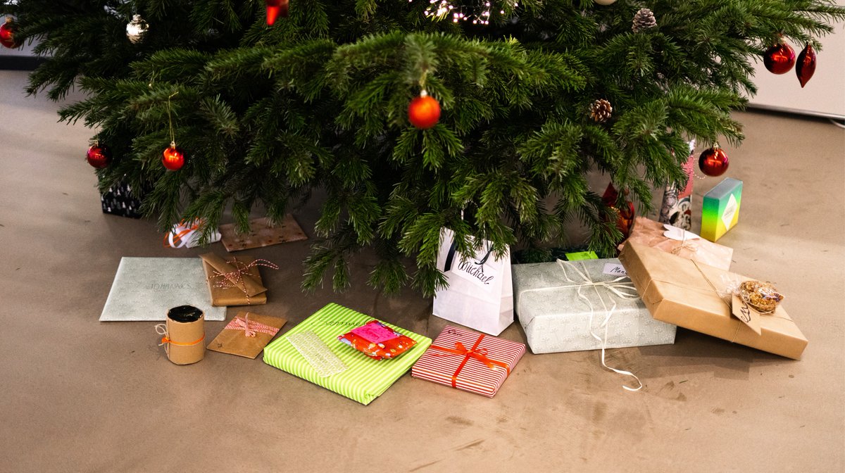 Something new every year: our FLUID Xmas event was all about Bavarian curling, highly unusual gingerbread houses and much more: bit.ly/2r2yLML
#fluid #fluiddesign #wearefluid #designagencymunich #uxdesign #uidesign #industrialdesign #designstrategy  #XmasFLUID