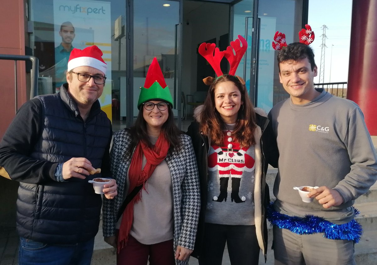 Desayuno navideño del equipo @CyGitsolutions y @telcoad en nuestro nuevo centro de #logística tecnológica en #Sevilla #WeWorkHappy