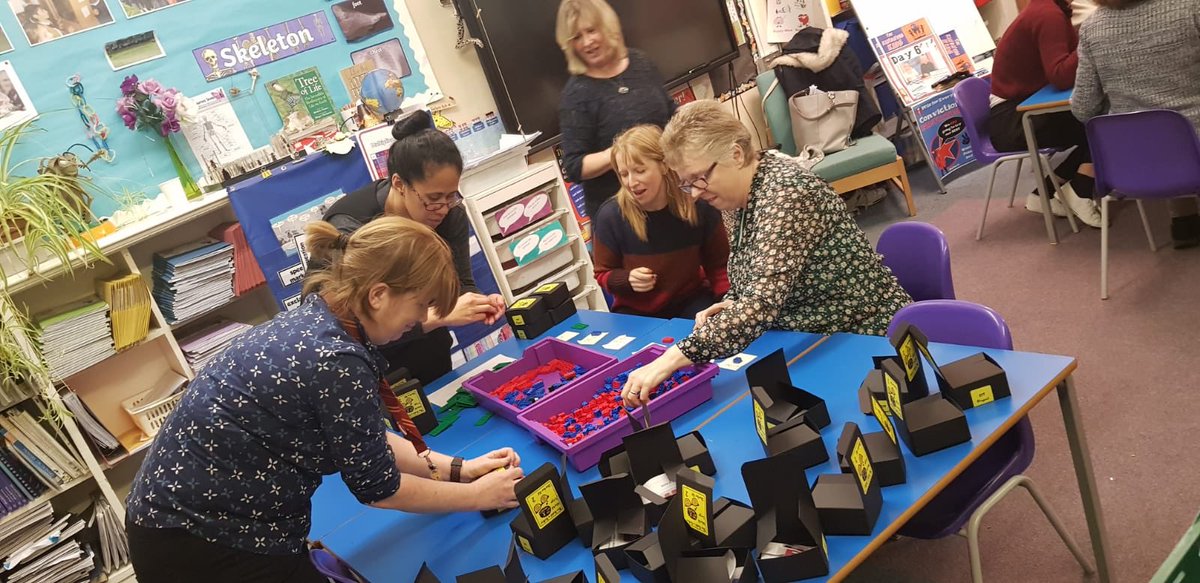 BYTProject's tweet image. They’re ready to go! 1500 Lego starter kits all done in time for #Christmas🎄 Thanks to our amazing team 👏🏻 Find out more gofundme.com/f/039build-a-b… @gofundme @GoFundMeUK @LEGO_Group #buildabetterworld #bytproject