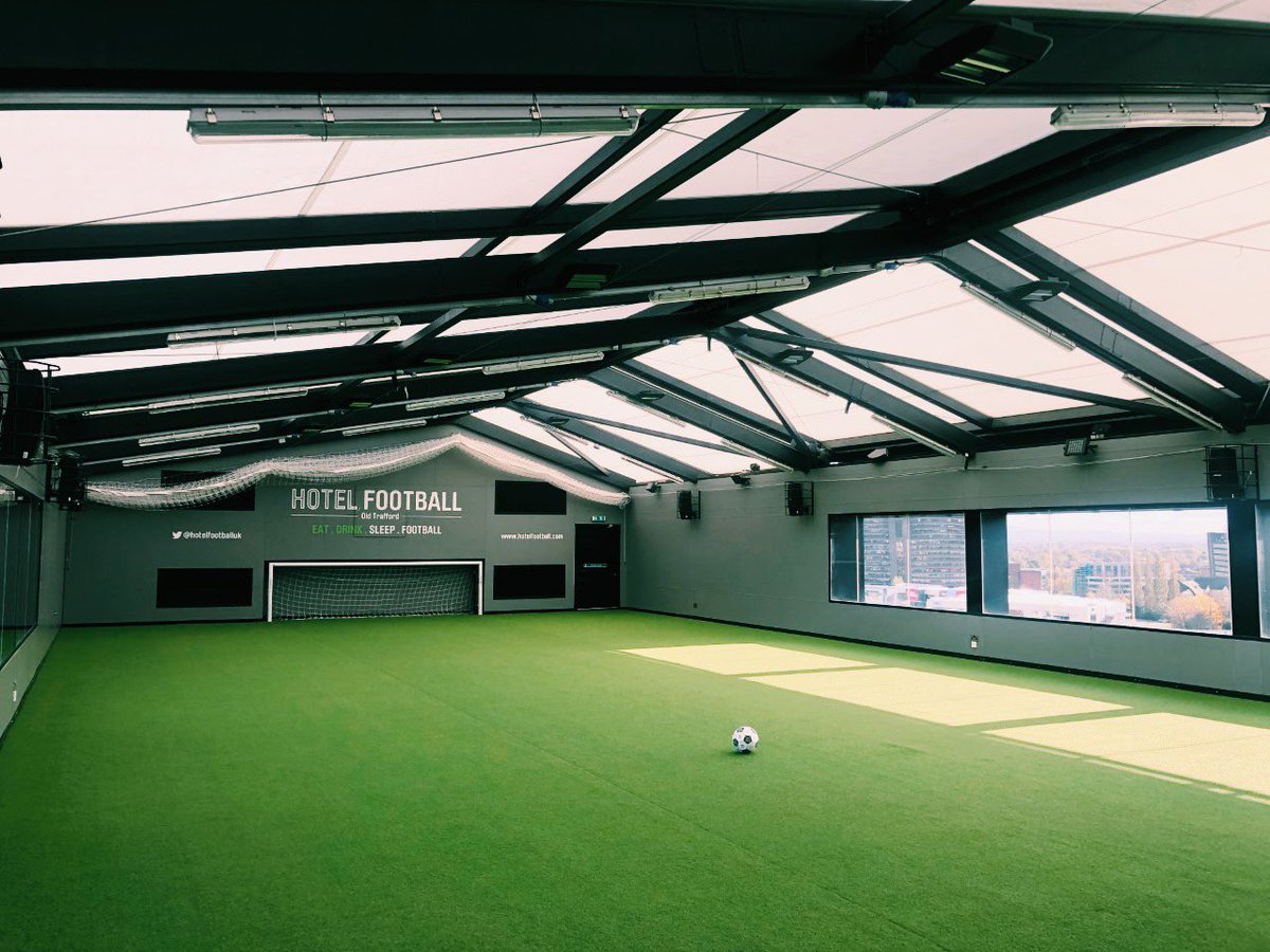 hotelfootballuk's tweet image. This astro has been played on by some of the biggest names in football and could be yours for the afternoon! Yes, that's right, today's prize is an afternoon on our rooftop pitch Heaven 😁 To enter, like/share/retweet people! #HFChristmasCountdown ⚽️⚽️