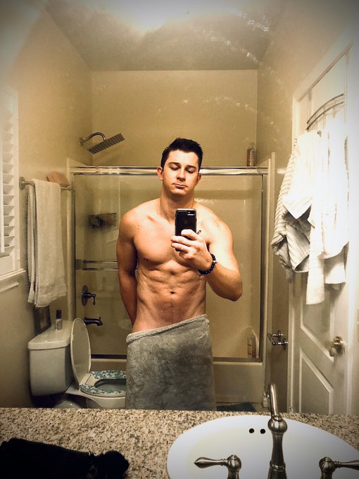 Getting bigger better and stronger 🎸💪🏻 https://t.co/pJBVkrt9s3