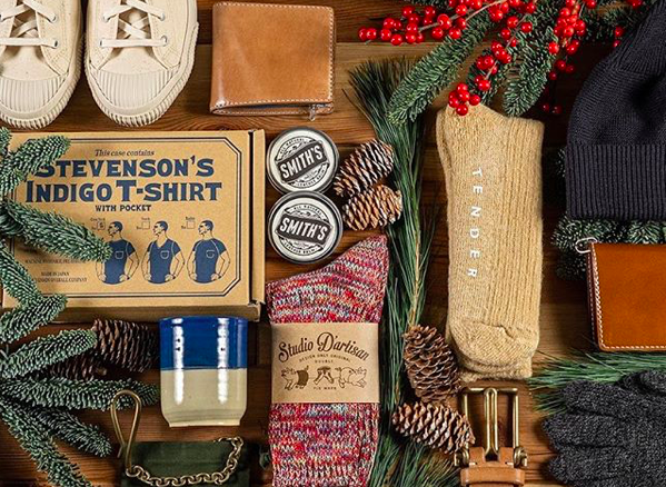 RedcastHeritage's tweet photo. We made a special gift selection for this festive season!🎄⁣We hope you find something you like and if you are not sure what to give, you can always choose one of our Gift Cards🎁 [Link in Bio] #rawdenim #selvedgedenim #japanesedenim #menswear #selvedgejeans #cordovan #Christmas https://t.co/ER2pz0osxN