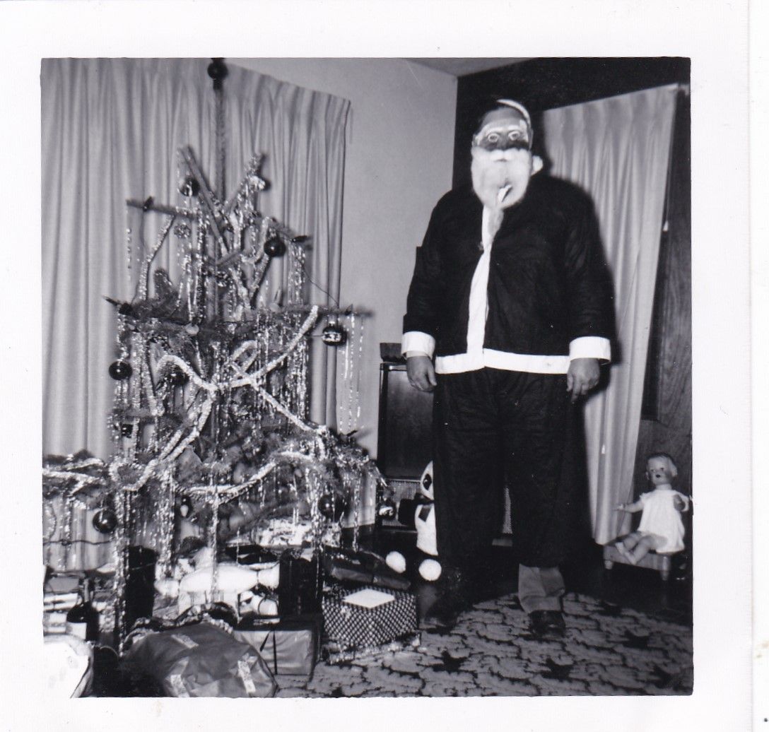 ELLAMERICANO's tweet photo. #AquellosMaravillososAños y las fotos con Papá Noel. 😅
https://t.co/fNYkIUDshQ #ELAmericano #vintage https://t.co/SmPdOokHNQ