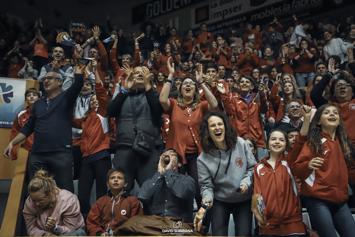 unigirona's tweet photo. Arriba el líder de l'@EuroLeagueWomen i torna l'equipació de les grans ocasions a Fontajau!
Instruccions:
- Venir amb samarreta o jersei vermell.
- Si no en teniu, podeu comprar la samarreta #FontajauVermell, a la botiga del pavelló o aquí: https://t.co/cHqcy2DxTZ
📸 @MrSubi95 https://t.co/ld71w90O8o
