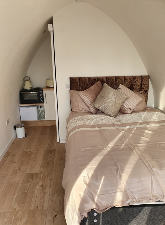 We have been working on something a bit special these past few weeks 😍😍
Our customer came with a clear idea or what they wanted, Glass fronted, plastered walls, Kitchenette and Wet Room!
For more info on our bespoke Glamping pods give us a call and see what we can do for you!