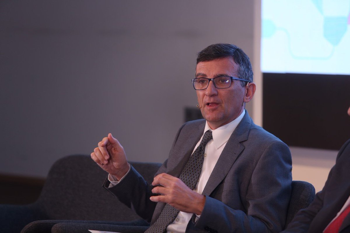 elEconomistaes's tweet photo. @ACCIONA @EIB 🔶 #JornadaEficienciaEnergéticaeE

🗣️ @gdavidvalleDavid, director de Industria, Energía y Minas de la CAM: "Es clave crecer económicamente sin que tenga que crecer proporcionalmente el consumo energético"

🔎 'Uno de los grandes pilares de la política climática a nivel mundial' https://t.co/DSVwh90aKt
