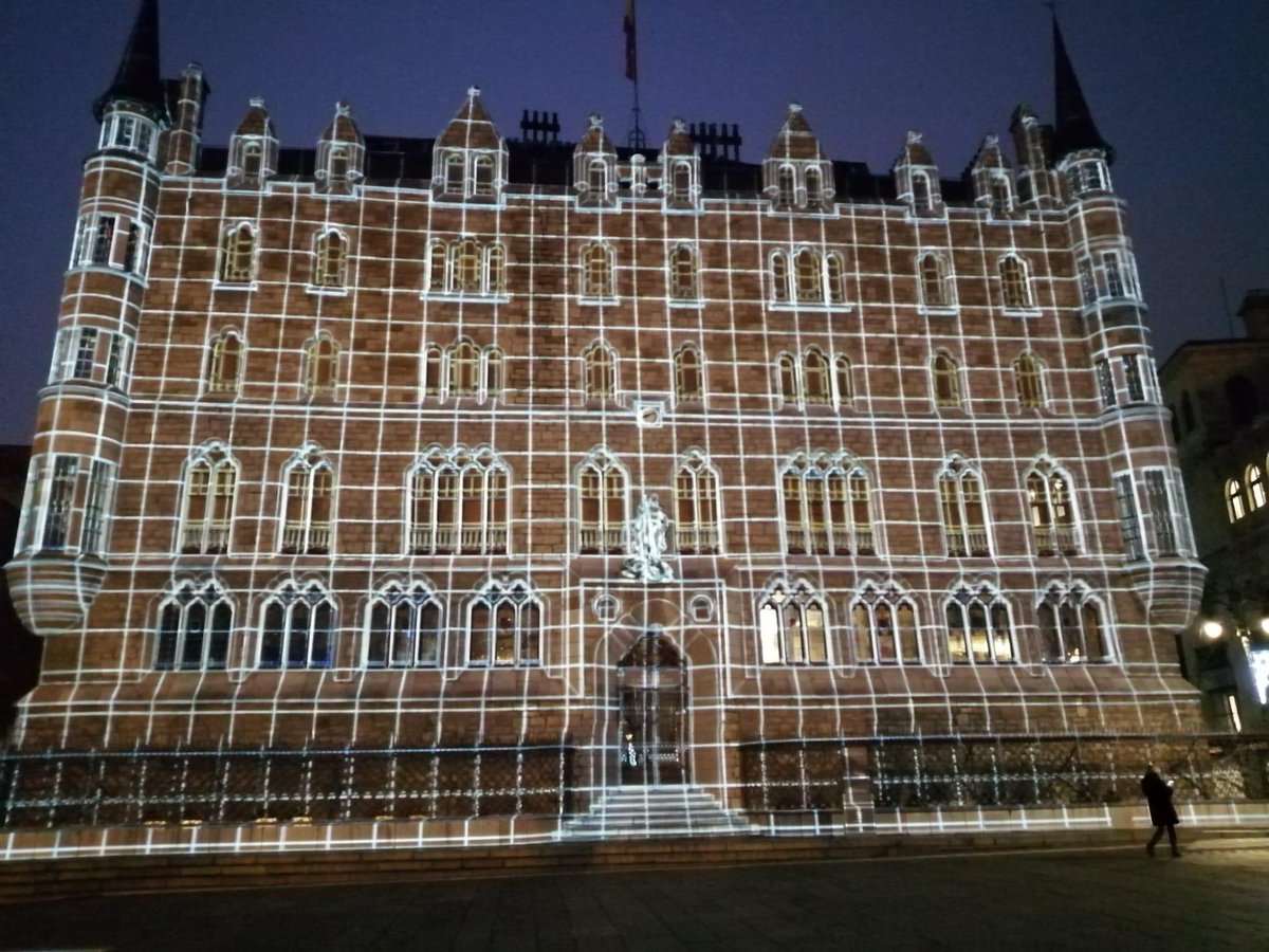 StreetBoxCo's tweet image. #FelizMiercoles Hace mucho que no publicamos porque no tenemos tiempo de tantos eventos xD Aquí os dejamos el proyecto de #videomapping en #León!