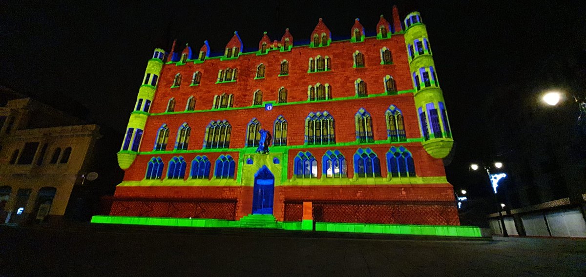 StreetBoxCo's tweet image. #FelizMiercoles Hace mucho que no publicamos porque no tenemos tiempo de tantos eventos xD Aquí os dejamos el proyecto de #videomapping en #León!