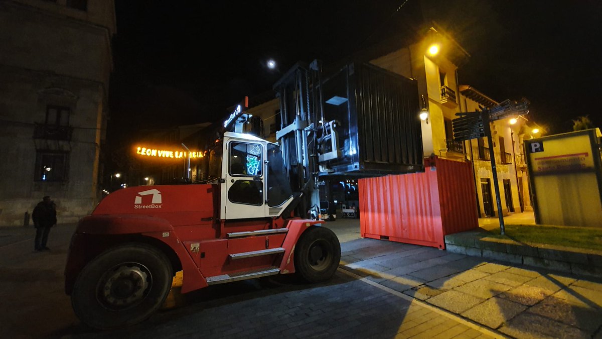 StreetBoxCo's tweet image. #FelizMiercoles Hace mucho que no publicamos porque no tenemos tiempo de tantos eventos xD Aquí os dejamos el proyecto de #videomapping en #León!