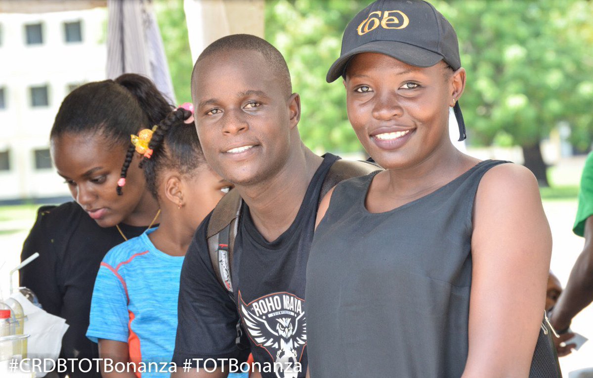 TOTBonanza's tweet image. #TOTBonanza Rewind • 

Anaemjua huyo ndugu yetu mwenye t-shirt ya @RohoMbayaFClub tunaomba amtag! #TOTSpy anachunguza kama alipata hata namba, kisha #twitterVAR itahusika!