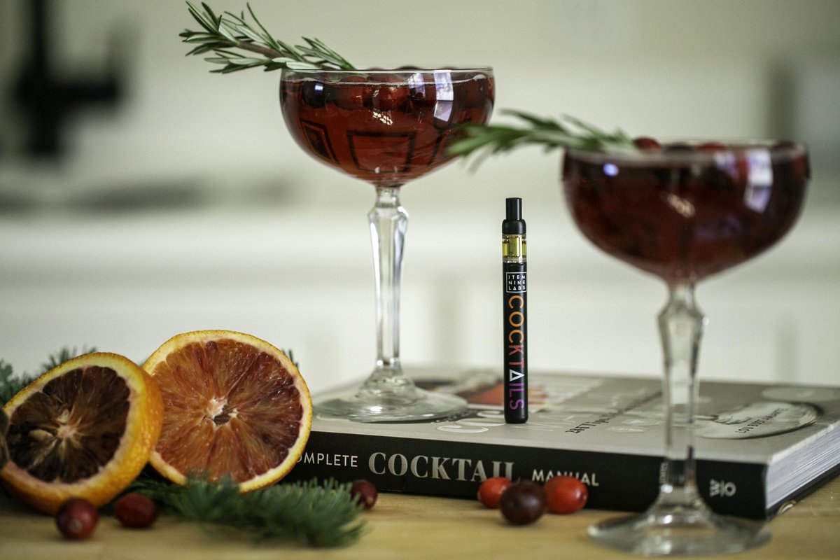 item9labs's tweet photo. Raise your vape, itโs time to celebrate! Combining holiday season softness with a wintry bite, our new limited-edition Cocktails pen, Holiday Cheers, is the perfect complement to any seasonal mood or event ๐
#TisTheSeason
#CannabisDerivedPartyInfused
#Item9Labs
#InGoodTimes https://t.co/4YZOL0pC3A