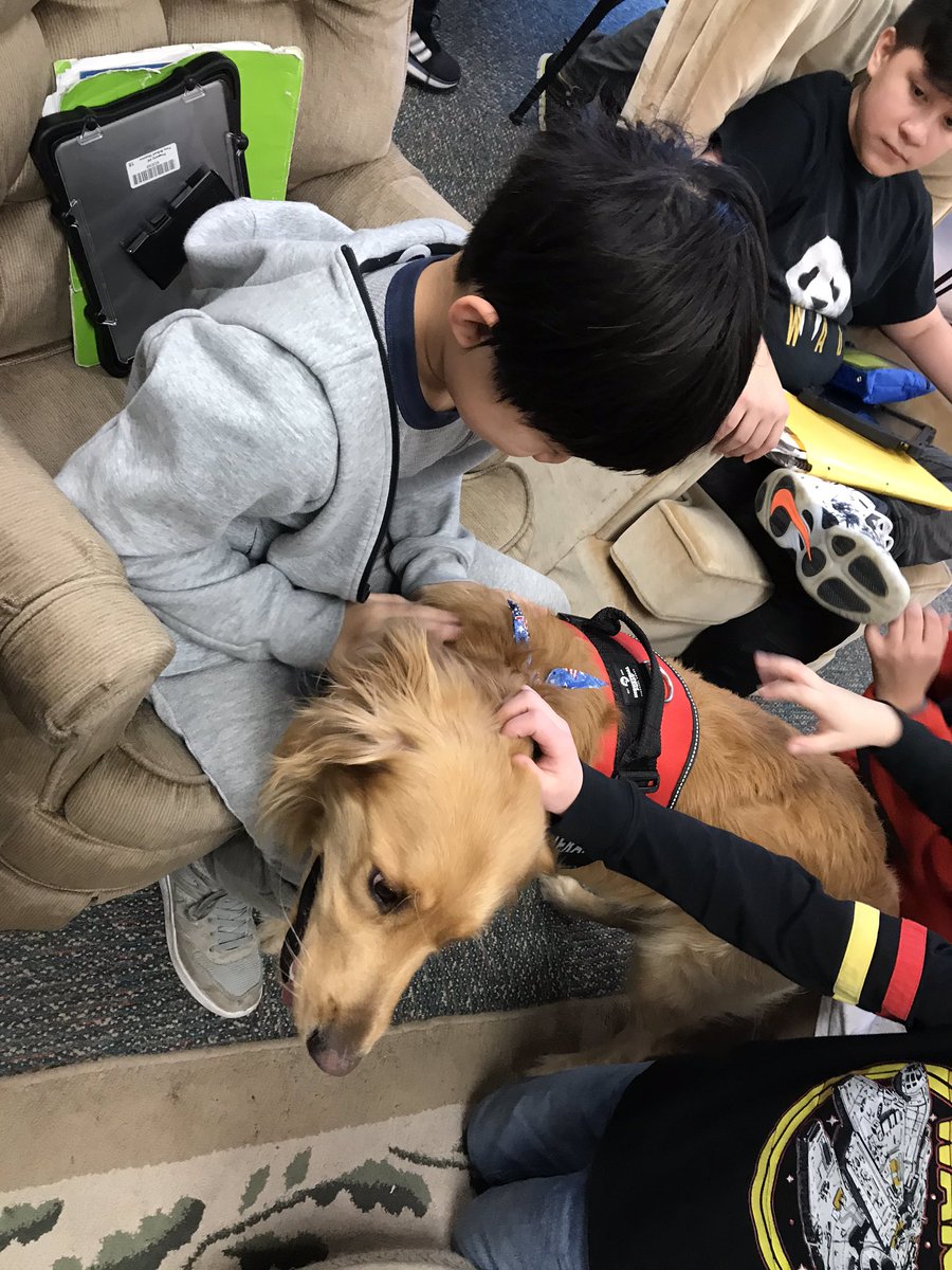 BeachReader100's tweet photo. 2nd Hour Special Visitor! @BakerMiddle https://t.co/pO75k2SFPO