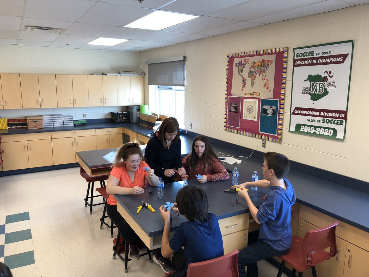 On Monday we were lucky to have @NBNewBoots and @SkillsCanadaNB at our school for 3 Hands-On, Experiential Learning sessions for our grade 7-10 students. Students built Tile Coasters, Self-Propelled Water Bottle Cars and Sheet Metal Elephants! #ESAPatHCS