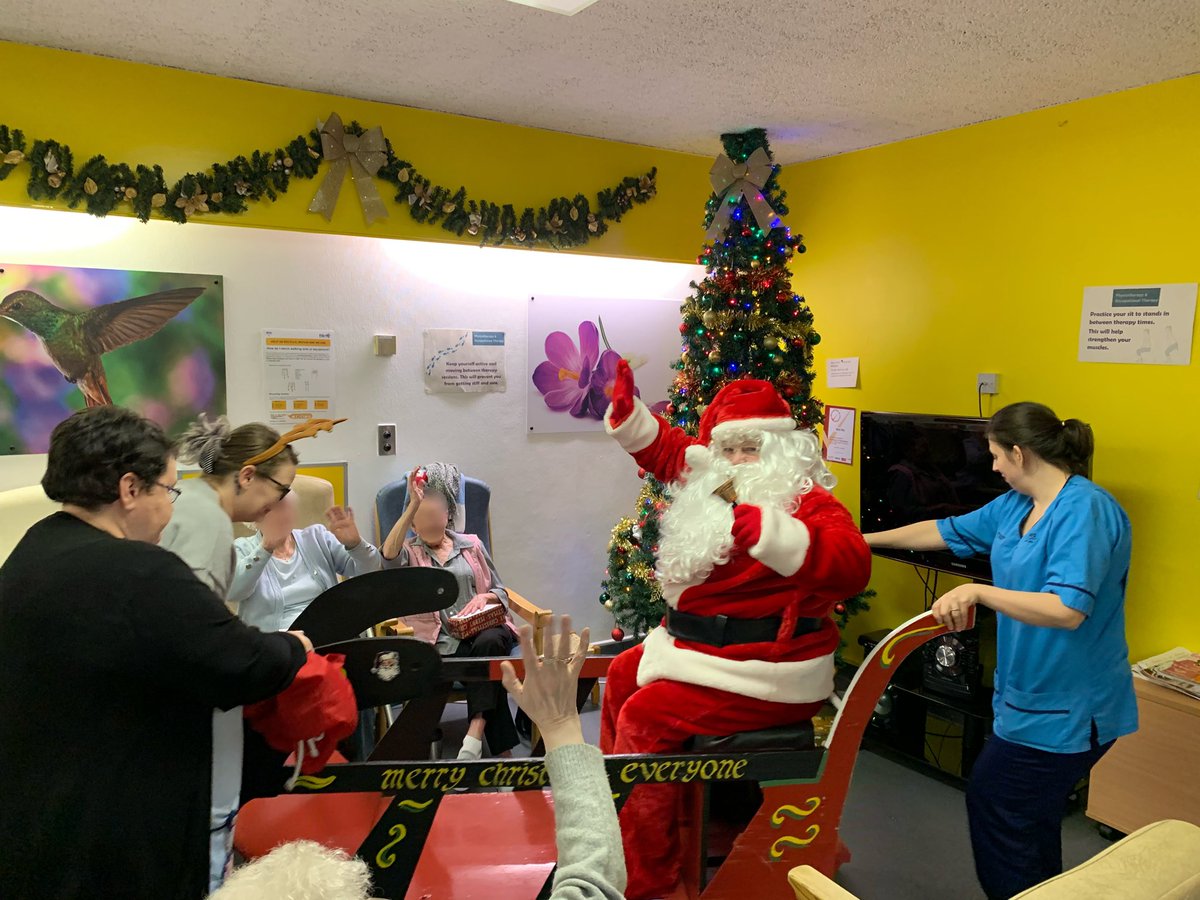 physiojen13's tweet photo. 🎅🏼Santa arrived at Whitefield today!🎅🏼Presents and Christmas cheer for the patients who were thoroughly enjoying ‘his’ visit. #TeamWARC #Santa @nhsfife #rehabmatters https://t.co/63fgeV6Zit
