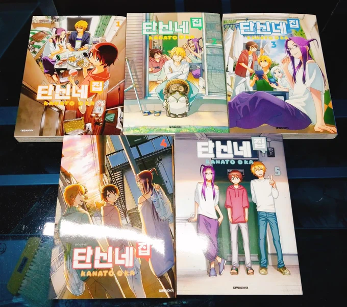 ペン入れ動画のおかげで韓国のフォロワーさん増えた!宣伝だ!
My comics are sold in Korea☺
(I can't speak korean?) 