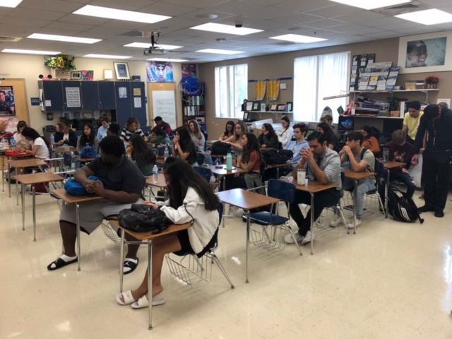 FirstPrioritySF's tweet photo. Over 55 students came out t FP at Boca High and students were given the Gospel. We're excited for what the Lord is doing on campus!

#firstprioritysf #churchcampuschrist #9monthmissiontrip https://t.co/ewoadfl0Ks