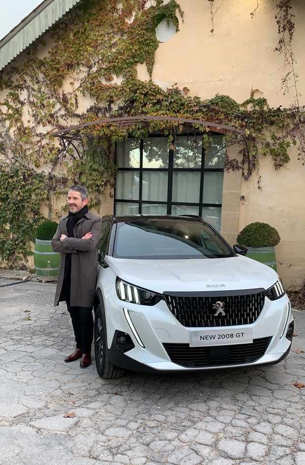 journaldesign's tweet photo. Découverte de la nouvelle @PeugeotFR 2008 au @ChateaulaCoste , une expérience mêlant design, art et architecture
Infos & images ici: https://t.co/dp05z7XxYQ
#design #auto #2008FirstDrive #UnboringTheFuture #SUVPeugeot2008 https://t.co/6vW28wflVB