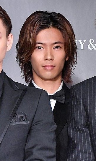 なこ 神宮寺勇太さんさ 木村拓哉さんに憧れてて このときには一生懸命いっしょにお仕事して いまはもうほとんど木村拓哉さんだもんな キムタぐうじだもんな 目の前のいまを強く生きて 自分で未来を切り拓いて 自分の思いを叶えていく姿が
