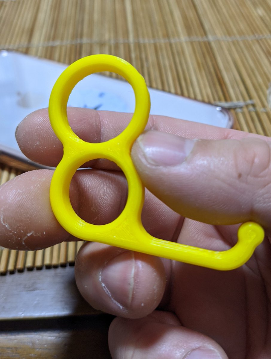 スマホを片手で持つときの小指がつらい 孫指 なる道具をハンドメイドした天才現る 救世主じゃん これはほしい Togetter