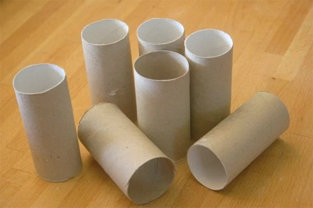 PHES_EEE's tweet photo. EEE @PershingHillES could use your help for when we return from the holiday break. Please help us by collecting toilet paper or paper towel tubes and bring them in to Mrs. Reese or Ms. B. #upcycle #PHESpride https://t.co/sgpVTTdTFA