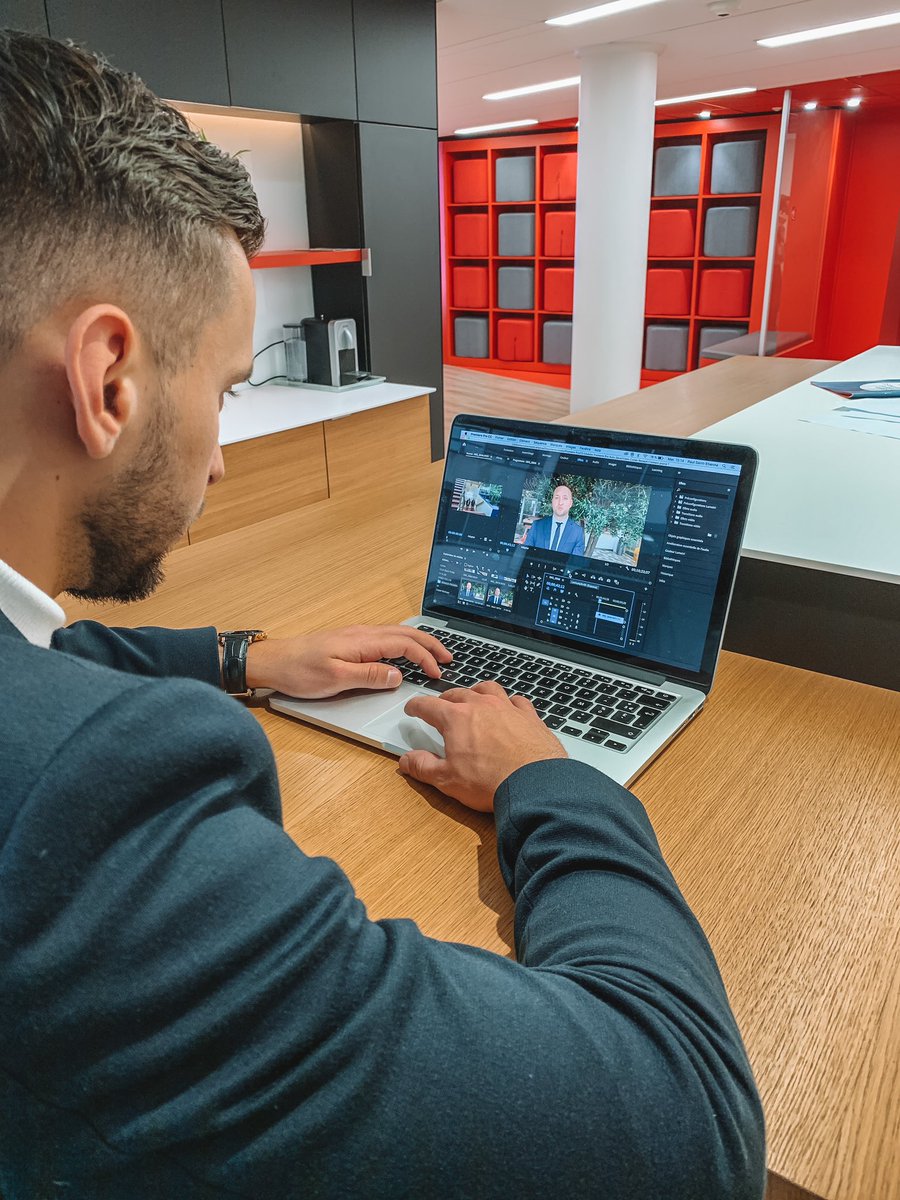 JARUGA_M's tweet photo. [#video] Loading 🎥⏳...
Ce matin, nous sommes allés à la rencontre de Renaud, Gestionnaire de Clientèle Professionnel à Montpellier.
Restez connectés ! 📲
Retrouvez prochainement sa présentation sur notre page @CaissepargneLR &amp; sur LinkedIn ! 😌
Cc : @JMSetbon @GroupeBPCE https://t.co/PnTbqgTcsn