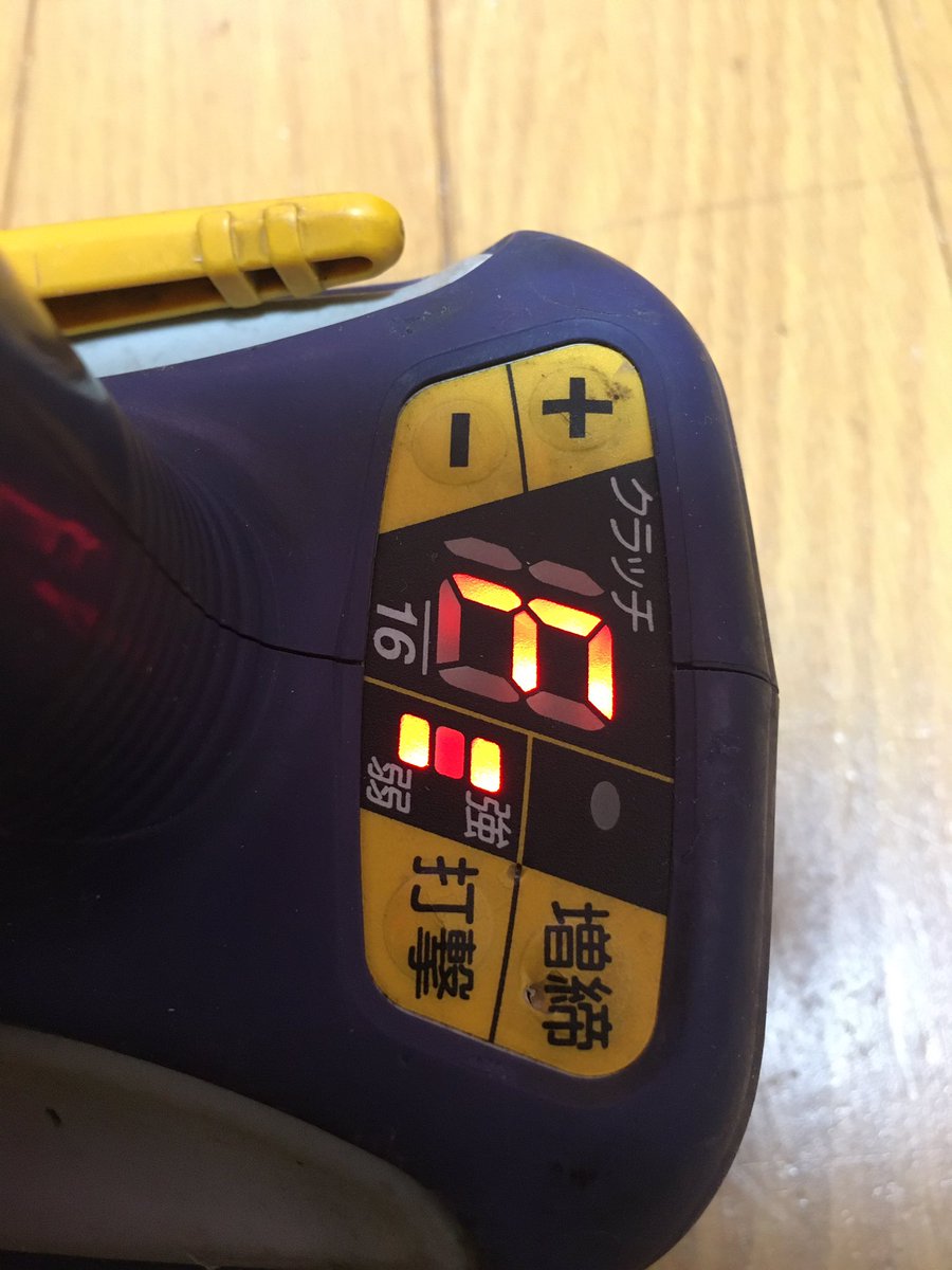 dendoukogu's tweet photo. インパクトの中速のLEDが一個切れてたから交換したんだけど、1.6mm×0.8mmのめちゃくちゃ小さいやつで、ほぼ肉眼で確認出来なかったけどテキトーにハンダ付けしたらちゃんと点いた、スポンジ溶けたけど良かったです！
#SMD #チップLED https://t.co/mwshSg1qjQ