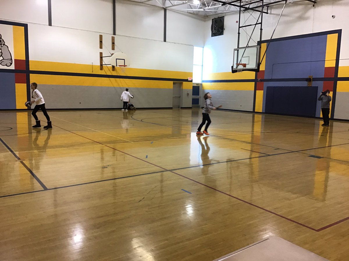 MrsChinavare's tweet photo. Finding all the types of energy in the world around us. Making games that show energy transfer. @MrsChinavare @BeachMiddle #7gold #csdcriticalthinking https://t.co/RRHSSxsoIe
