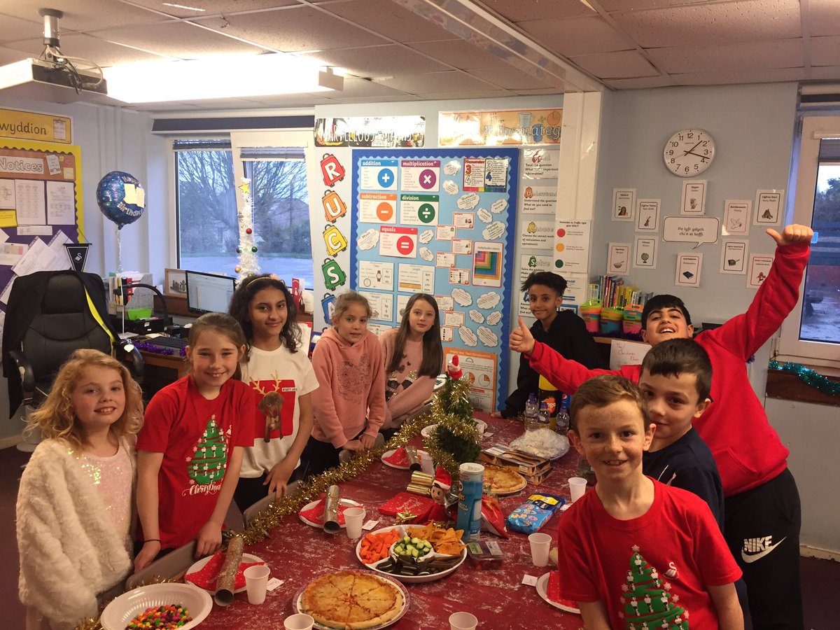 Hendrefoilan's tweet photo. Year 5 have made their Christmas tables, now itβs time to party! π₯³π
#hdfpy5 #hdfpChristmas #hdfpteamwork https://t.co/KQ7AAnKW9e