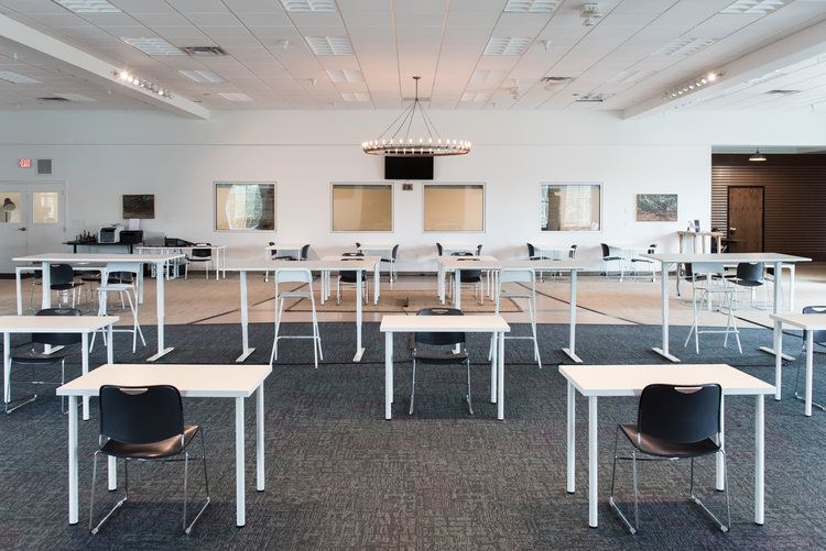 coworksapp's tweet photo. Looking for #designinspiration for your #coworkingspace? Check out @holycitycollect's space with their built-in stage and easily configurable furnishings. #designgoals #readytohost #flexibilityiskey https://t.co/MA5fZAaqpi