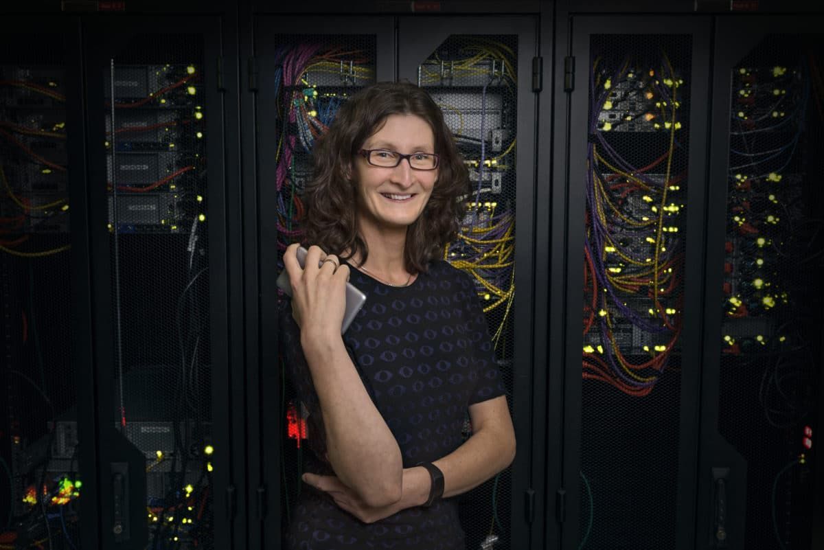 DutchDatacenter's tweet image. Werken in een #datacenter, hoe ziet zo&apos;n baan er precies uit? Wij #interviewen diverse professionals die werkzaam zijn in de datacenter sector. Lees hier het interview met Else Maria die Directeur is van Datacenter Fryslân: buff.ly/34A0UbV