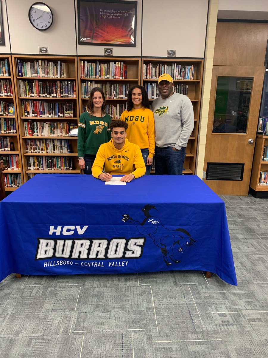 _ozzymanb_'s tweet photo. Thrilled to officially be a part of the Bison family! Thank you to my parents, teammates, coaches, and everyone that has supported me through this journey! #ROLLHERD #BI20N https://t.co/Q4Wz6jtaB0