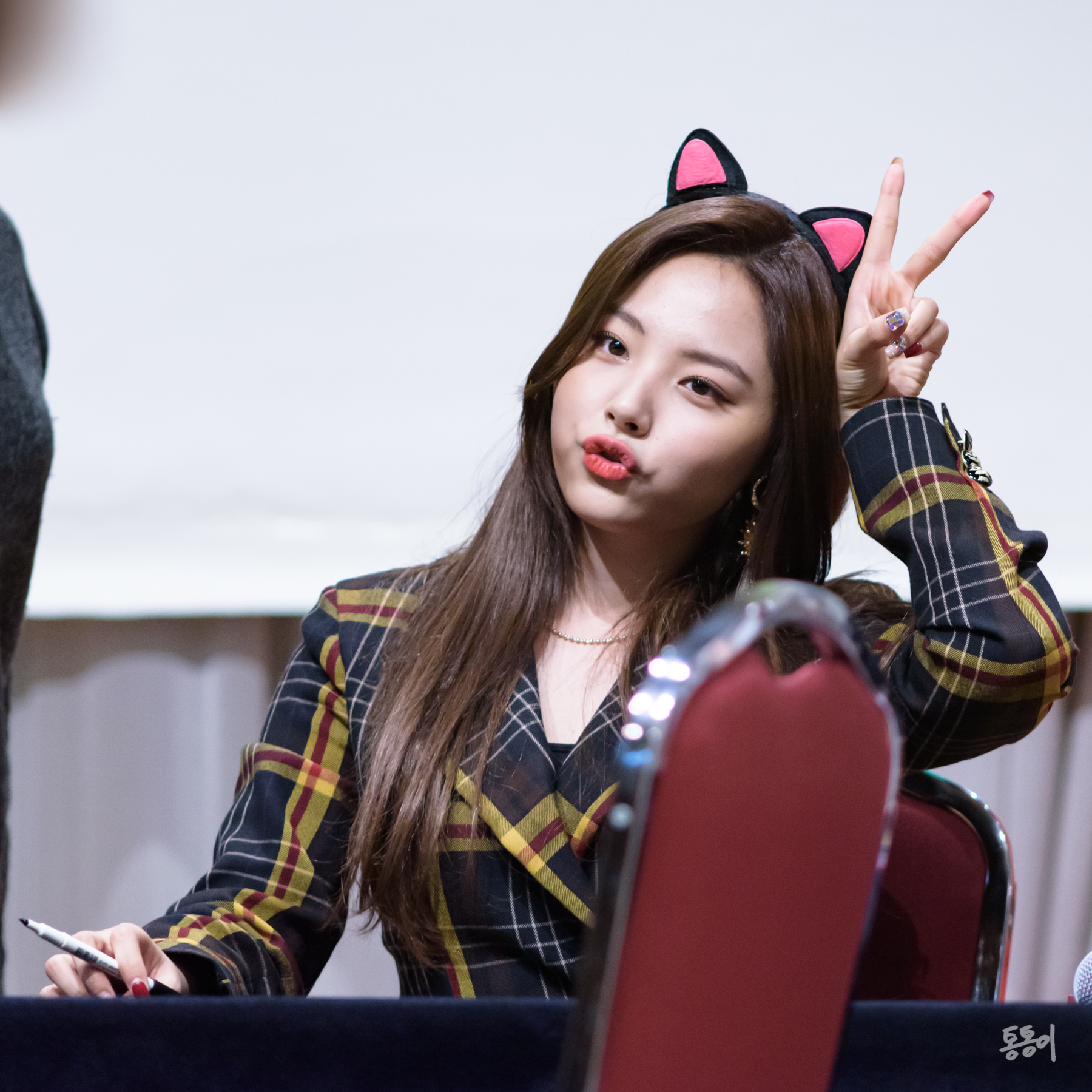 EME9yELUwAcy5ne.jpg:orig
