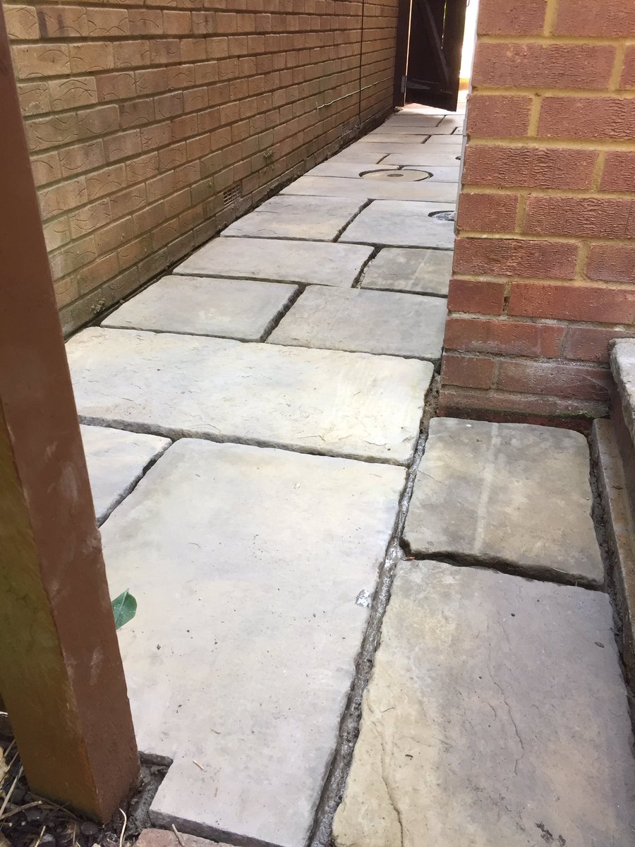 home_improvers's tweet photo. A small alley way we paved earlier in the year. We have a multi skilled team, that offer a range of trades. We are not afraid of a little hard work. #paving #pointing #homeimproving #thehomeimprovers #hardgraft https://t.co/CZJvJpndo8