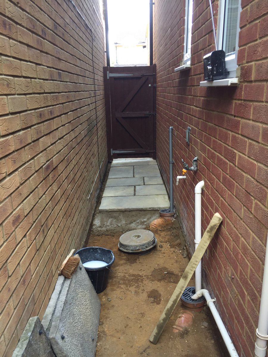 home_improvers's tweet photo. A small alley way we paved earlier in the year. We have a multi skilled team, that offer a range of trades. We are not afraid of a little hard work. #paving #pointing #homeimproving #thehomeimprovers #hardgraft https://t.co/CZJvJpndo8