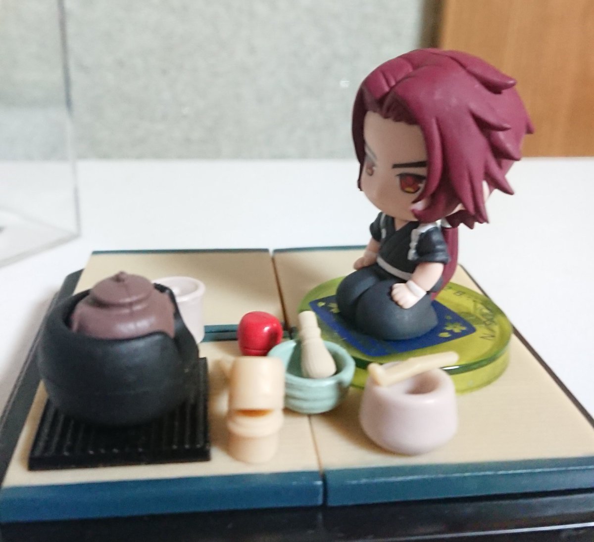 里 On Twitter すわらせ隊の蜻蛉切さんがうちに来たんだけど なんかこういう絵を見た事があるような と思いお茶室に座らせてみましたw