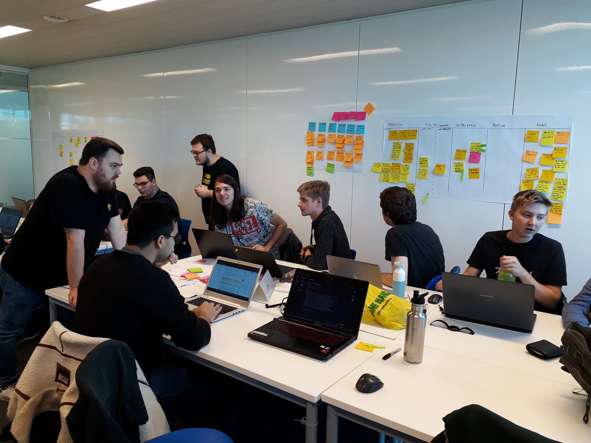 Laatste voorbereidingen voor demo 2 #projectweekTI #ucll @aca_it