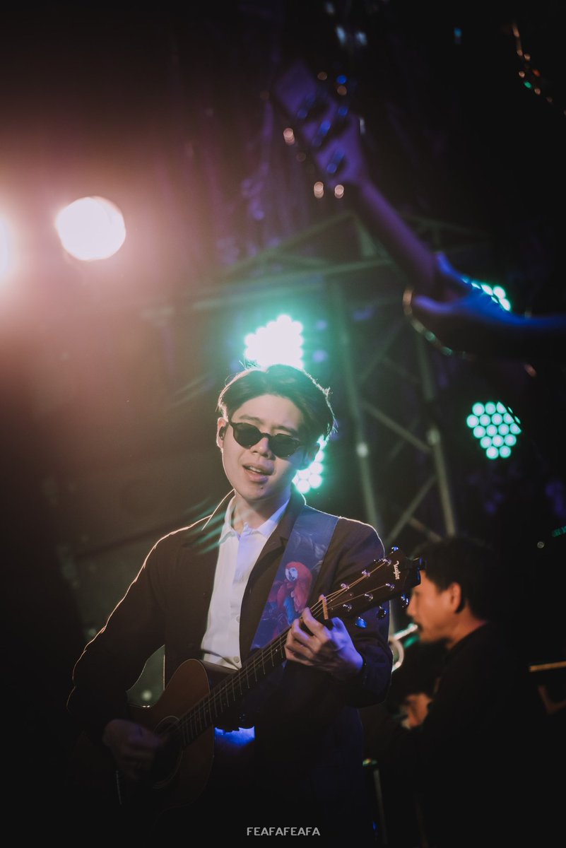 feafafeafa's tweet photo. ลงรูปคุณอะตอมพร้อมกับการบอกเทคนิคนิดหน่อย 😎
4 รูปนี้มีย้อนแสงไป 3 รูป
วิธีการลดแสงสปอตไลท์
- ลด highlight
- ลด white
และคุณสมบัติของ lightroom ตั้งแต่ 6.1 คือเพิ่ม dehaze เพื่อลดแสงฟุ้ง
#Feafafeafa
#feafaphoto
#lightroom
#อะตอมชนกันต์
#Atomoatom
#atomgallery https://t.co/PBYqceKWfn
