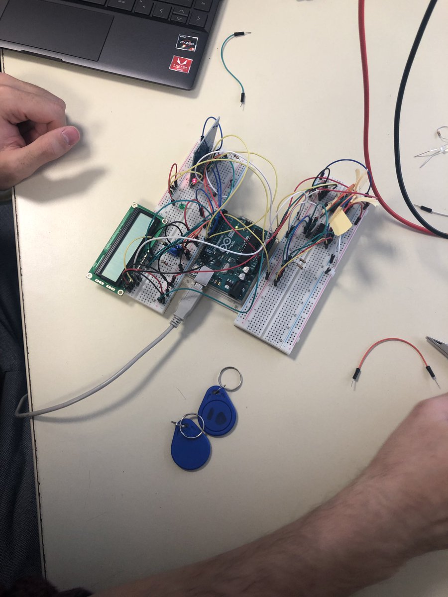 ClmentAder1's tweet photo. Début de l’aboutissement pour l’équipe bleu clair #garageweek #isen https://t.co/rAzfAh1ccp