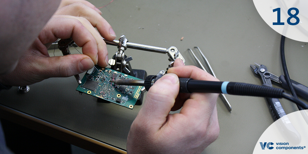 VisionComponent's tweet photo. #EmbeddedVision - #MadeInGermany!
Neue #KameraTechnologie entsteht - dabei muss auch schon mal selbst Hand angelegt werden!
---
New #CameraTechnologies emerge - and, of course, prototyping acquires an old hand! https://t.co/A61Ka8HMfK