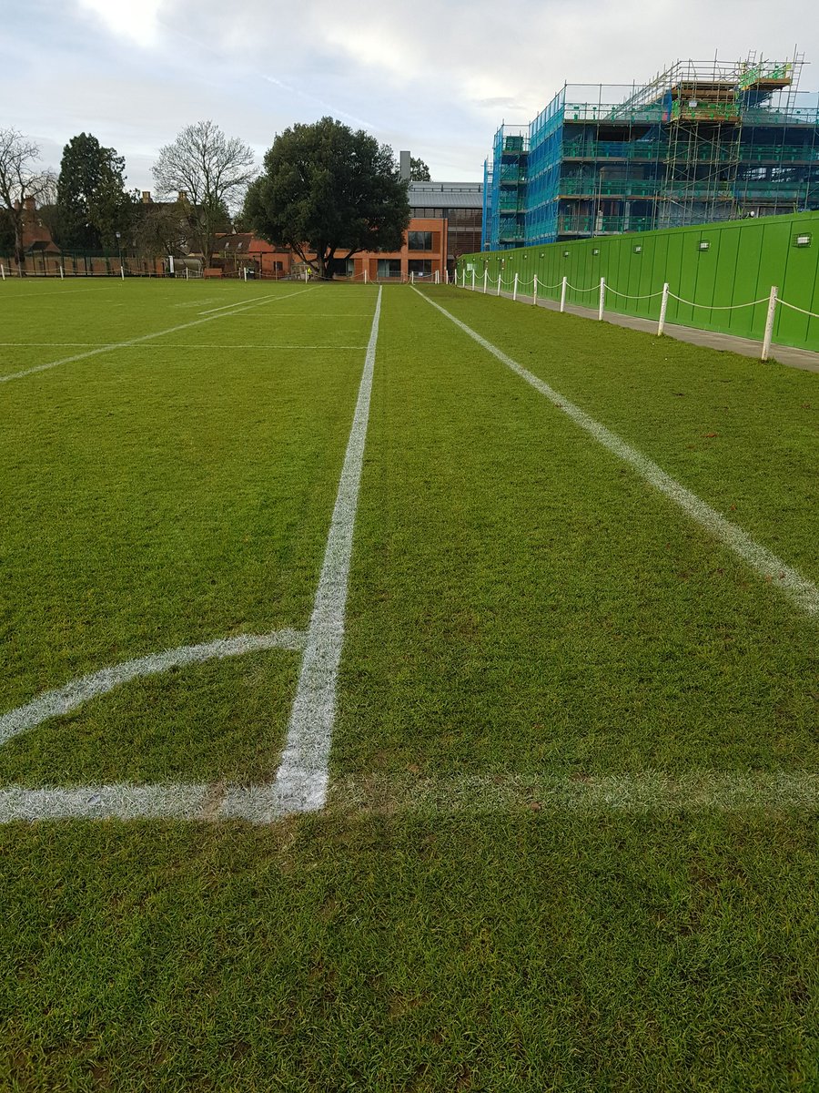 MarkCol00434599's tweet image. Abingdon Sch marked this morning Supreme Plus 4-1 ratio. Great presentation. Line to right of goal line last marked three weeks ago.Sorry Richard can t make it disappear it lasts so long👍👍 #brightlines #longerlasting #manufacturer @BowcomLineMark @publigreensnc @RigbyDanny