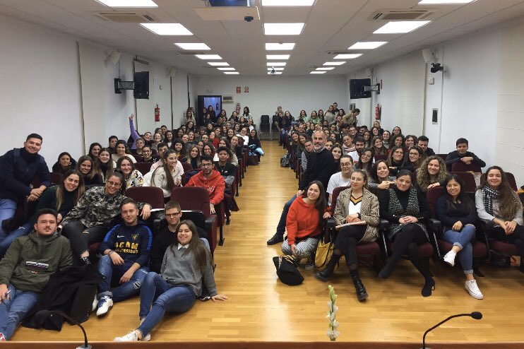 belen_granav's tweet photo. Y así es como ha terminado el hangout de esta mañana en @UCAM con @OscarG_1978 @AMarquezOrdonez @jblasgarcia y @NubecitasdeS.
¡Muchas gracias por vuestra conferencia! #educalabucam https://t.co/zA8hQY3VK0