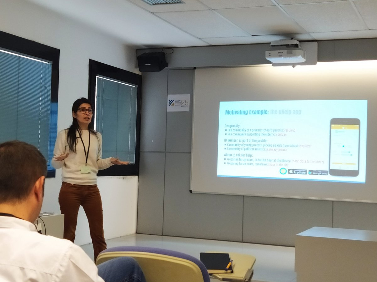 Sr_Sotomonte's tweet photo. A continuación, @nardineosman presenta proyectos como la aplicación #UHelp o #WeNet, que dan soporte a la creación y gestión de comunidades en #RedesSociales.
#IndustryDay #InteligenciaArtificial @IIIACSIC https://t.co/6LIWofTZfy
